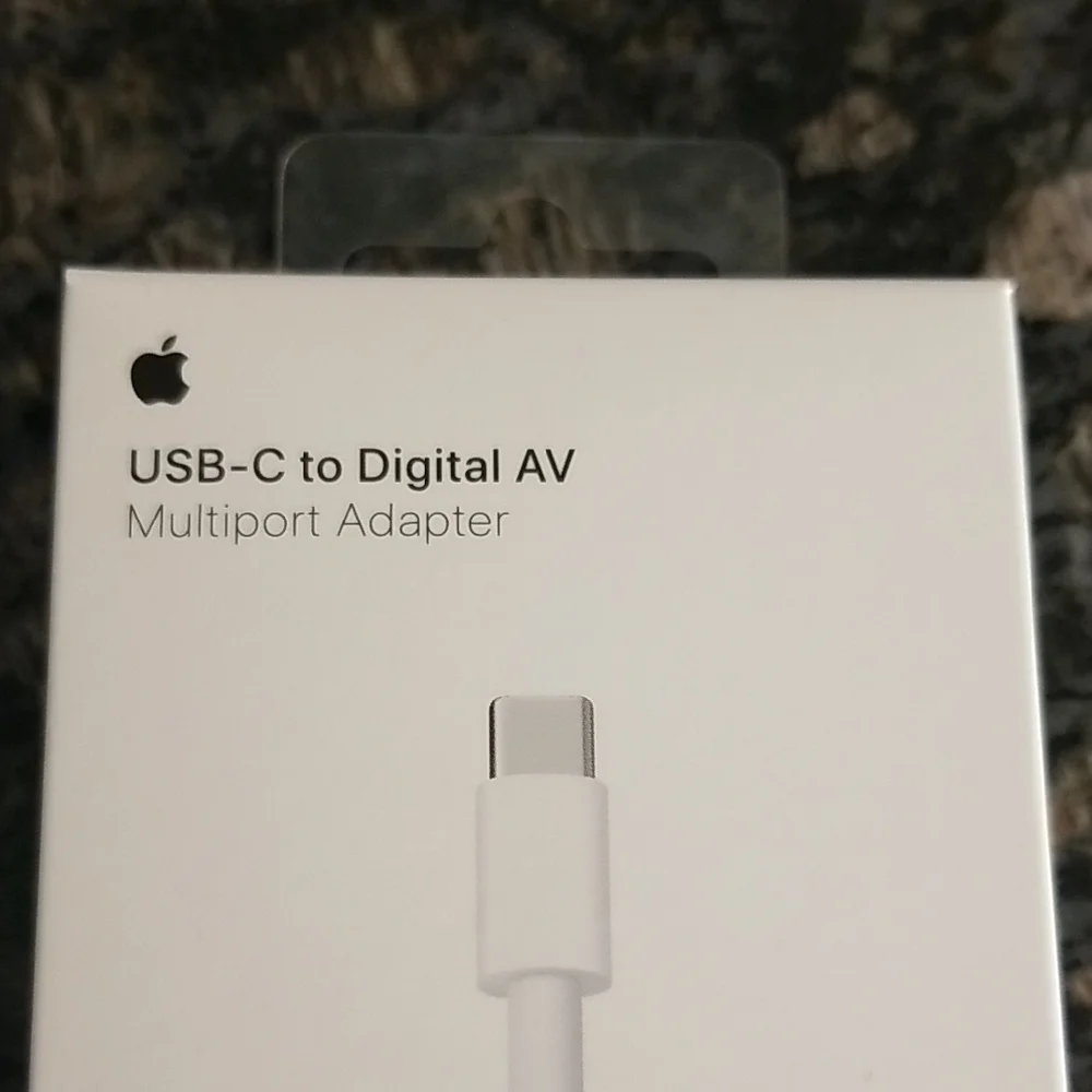 Apple USB-C Digital AV Multiport Adapter (+ HDMI cable)